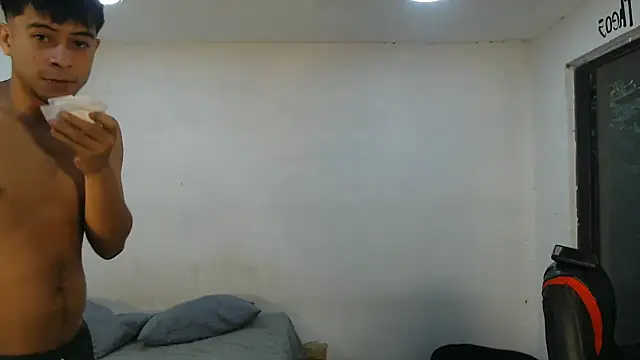 Snapshot of danielitopapuu chatting on 10/29/25, 11:01 danielitopapuu online show from 10/29/25, 11:01