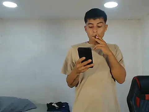 Snapshot of danielitopapuu chatting on 11/05/25, 01:33 danielitopapuu online show from 11/05/25, 01:33