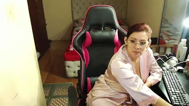 Snapshot of Carol_Scottt chatting on 12/17/24, 10:22 Carol Scottt online show from 12/17/24, 10:22