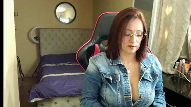 Snapshot of Carol_Scottt chatting on 09/30/25, 05:01 Carol Scottt online show from 09/30/25, 05:01