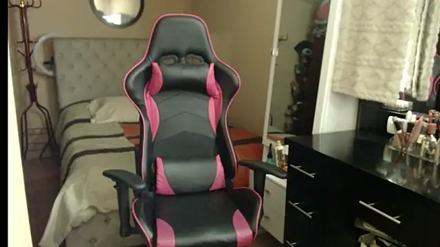 Snapshot of Carol_Scottt chatting on 10/22/25, 09:36 Carol Scottt online show from 10/22/25, 09:36