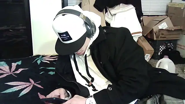 Snapshot of --D-a-D-D-y- chatting on 02/09/25, 05:29 --D-a-D-D-y- online show from 02/09/25, 05:29