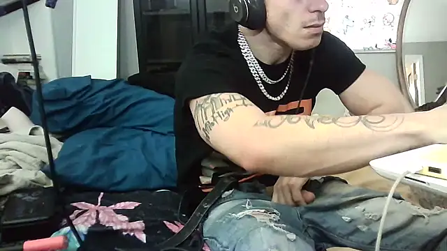 Snapshot of --D-a-D-D-y- chatting on 03/09/25, 04:22 --D-a-D-D-y- online show from 03/09/25, 04:22