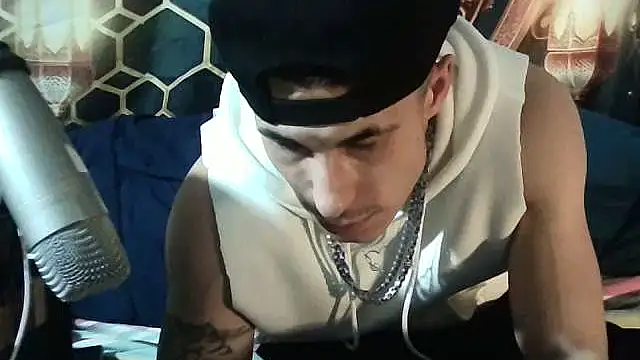 Snapshot of --D-a-D-D-y- chatting on 10/21/25, 05:41 --D-a-D-D-y- online show from 10/21/25, 05:41