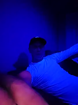 Snapshot of McdyllanXX chatting on 02/25/25, 09:02 McdyllanXX online show from 02/25/25, 09:02