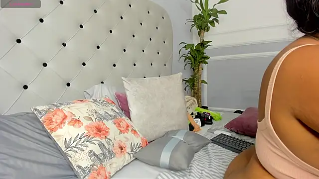 Yiseth 02 online show from 02/15/25, 03:42