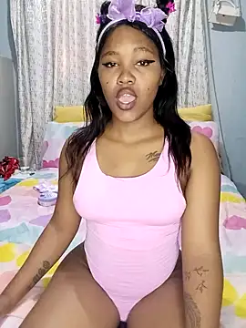 Snapshot of charmainexxx chatting on 02/07/25, 08:33 charmainexxx online show from 02/07/25, 08:33