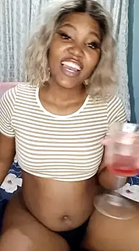 Snapshot of charmainexxx chatting on 03/01/25, 04:54 charmainexxx online show from 03/01/25, 04:54