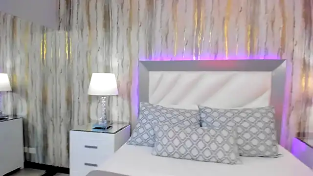 Snapshot of SophiaLaurens chatting on 02/11/25, 04:13 SophiaLaurens online show from 02/11/25, 04:13