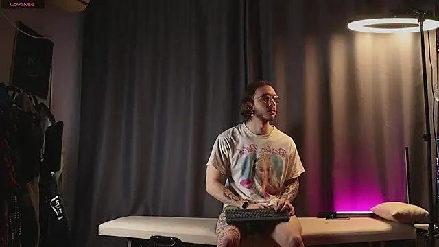 pleasure8869 online show from 02/17/25, 04:31