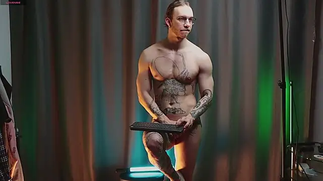 pleasure8869 online show from 03/18/25, 04:58