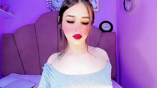 ValeriaAguilar online show from 11/01/25, 08:33