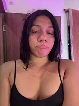 Snapshot of Oficial_angela chatting on 10/18/25, 11:27 Oficial angela online show from 10/18/25, 11:27