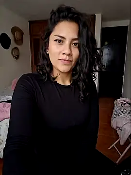 Thaliacooper  online show from 12/13/24, 08:47