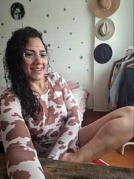 Thaliacooper  online show from 12/16/25, 05:40