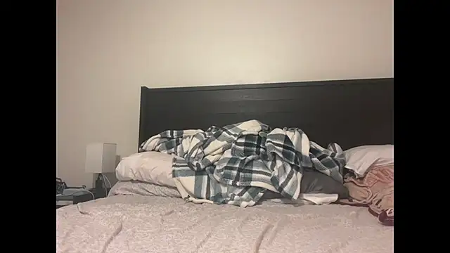 Snapshot of QueenLolaX chatting on 10/17/25, 03:10 QueenLolaX online show from 10/17/25, 03:10