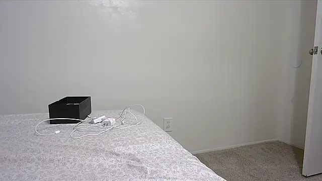 Snapshot of QueenLolaX chatting on 11/03/25, 06:36 QueenLolaX online show from 11/03/25, 06:36