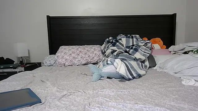 QueenLolaX online show from 01/11/26, 04:39