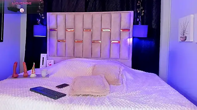 Megan Do Santos online show from 10/13/25, 08:20