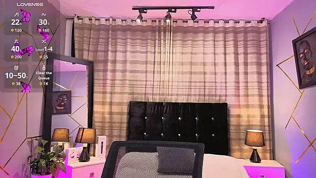 Megan Do Santos online show from 11/06/25, 08:43