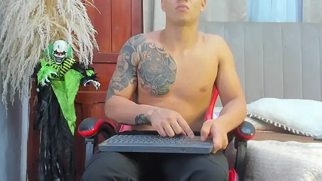 Snapshot of angel_adamx chatting on 10/18/25, 03:31 angel adamx online show from 10/18/25, 03:31