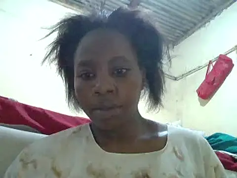 Snapshot of Queen_loveer chatting on 02/15/25, 06:44 Queen loveer online show from 02/15/25, 06:44