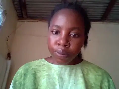 Snapshot of Queen_loveer chatting on 02/18/25, 02:27 Queen loveer online show from 02/18/25, 02:27