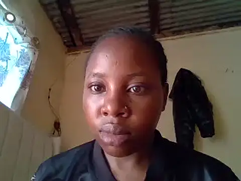 Snapshot of Queen_loveer chatting on 03/15/25, 02:01 Queen loveer online show from 03/15/25, 02:01