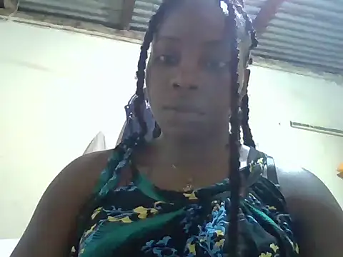 Snapshot of Queen_loveer chatting on 10/14/25, 03:57 Queen loveer online show from 10/14/25, 03:57
