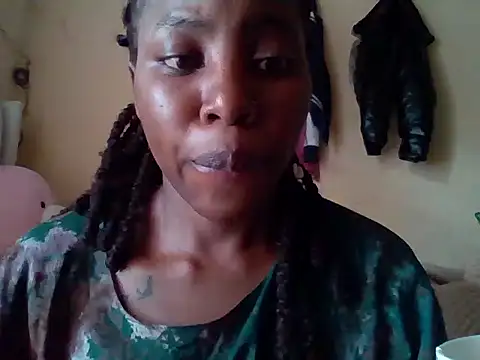 Snapshot of Queen_loveer chatting on 11/03/25, 07:09 Queen loveer online show from 11/03/25, 07:09