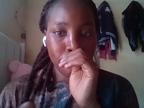 Snapshot of Queen_loveer chatting on 11/04/25, 10:58 Queen loveer online show from 11/04/25, 10:58