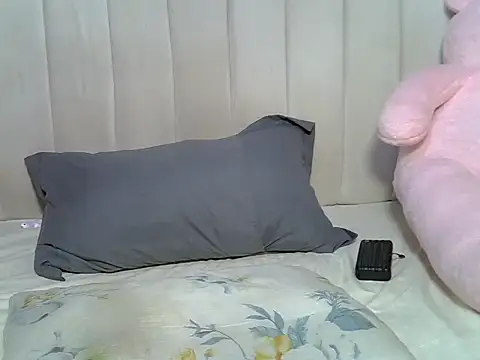 Snapshot of Queen_loveer chatting on 11/10/25, 10:20 Queen loveer online show from 11/10/25, 10:20