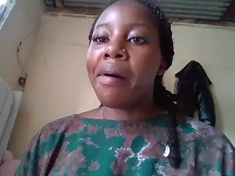 Snapshot of Queen_loveer chatting on 11/23/25, 08:47 Queen loveer online show from 11/23/25, 08:47