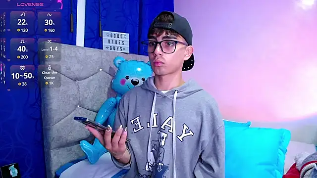 OwenBluee online show from 12/31/24, 12:00