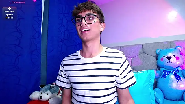 OwenBluee online show from 02/04/25, 08:46