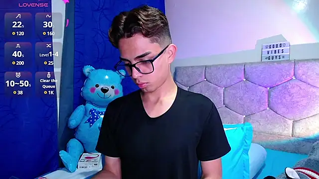 OwenBluee online show from 02/13/25, 10:43