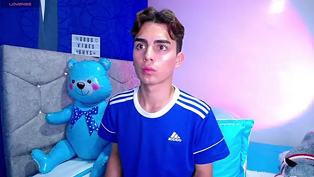 OwenBluee online show from 02/26/25, 03:32