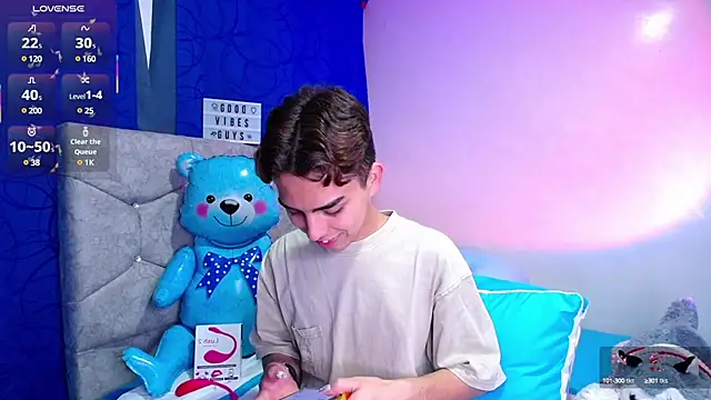 OwenBluee online show from 03/01/25, 05:52