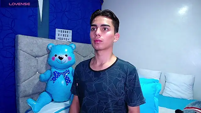 OwenBluee online show from 03/04/25, 05:32