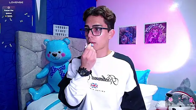 OwenBluee online show from 03/14/25, 08:38