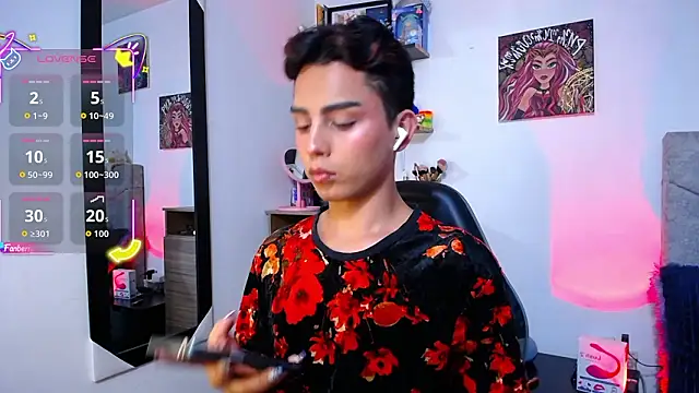 OwenBluee online show from 03/19/26, 08:07