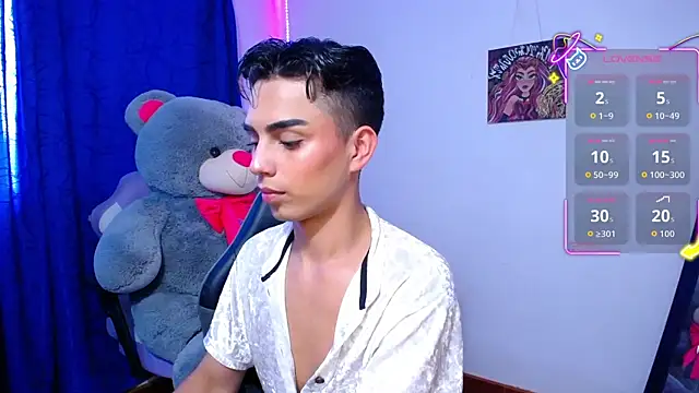 OwenBluee online show from 05/26/26, 06:04