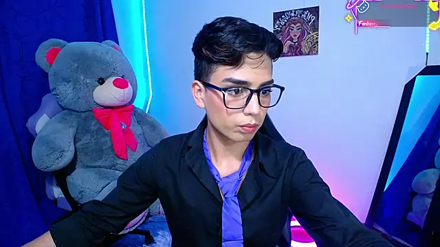 OwenBluee online show from 06/04/26, 12:22