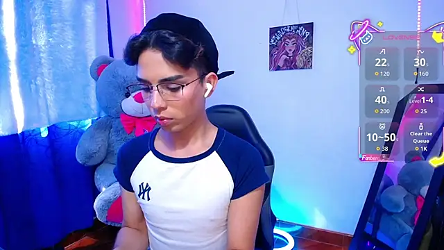 OwenBluee online show from 06/11/26, 08:07