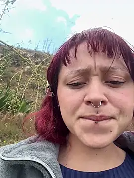 Snapshot of bombom_6 chatting on 11/08/25, 05:12 bombom 6 online show from 11/08/25, 05:12