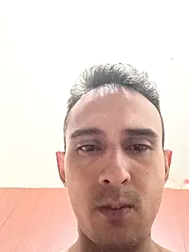 Snapshot of paisa233 chatting on 10/18/25, 04:37 paisa233 online show from 10/18/25, 04:37