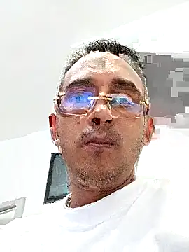 Snapshot of paisa233 chatting on 10/29/25, 10:33 paisa233 online show from 10/29/25, 10:33