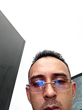 Snapshot of paisa233 chatting on 11/06/25, 06:31 paisa233 online show from 11/06/25, 06:31