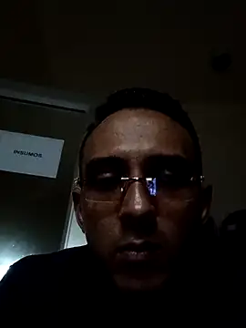 Snapshot of paisa233 chatting on 11/20/25, 09:36 paisa233 online show from 11/20/25, 09:36