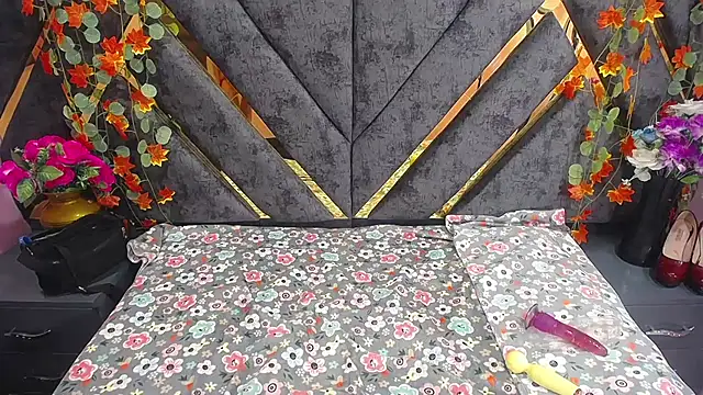 Sofia Mirandaa18 online show from 12/19/24, 02:56